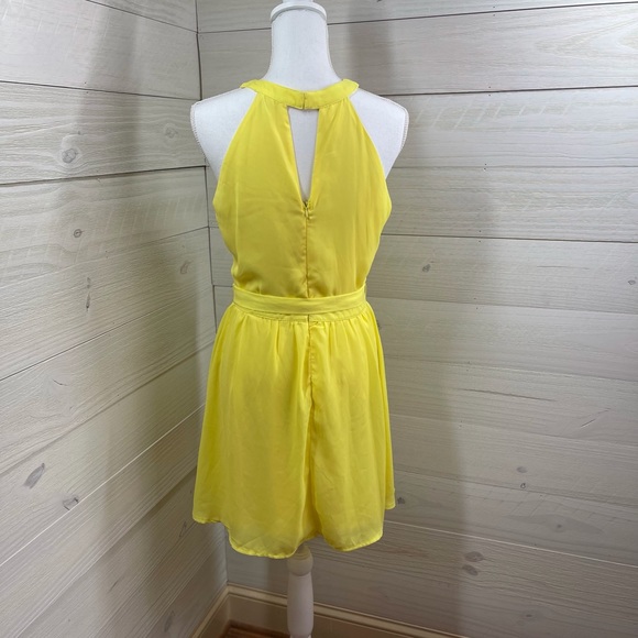 Verty Flirty Yellow Mini Dress M FREE SHIP - Picture 5 of 5